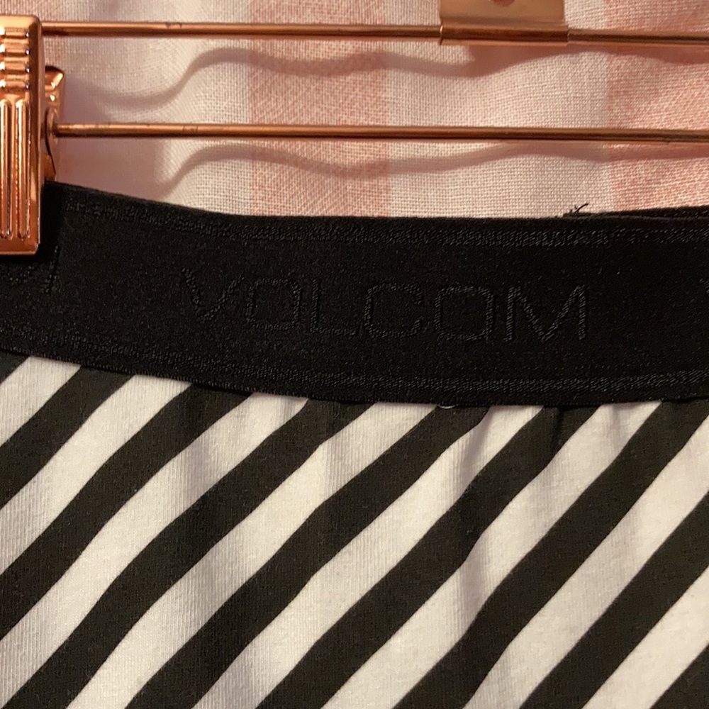 ❤︎ VOLCOM ❤︎ Futures Past Pencil Skirt - Picture 6 of 8